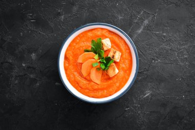 Havuç püresi çorbası. tost ekmeği ile. Diyet yemekleri. Üst te. Ücretsiz kopyalama alanı.