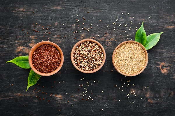 Set Quinoa Red White Brown Quinoa Black Background Top View — Stock Photo, Image