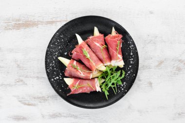 Armut ve arugula ile Prosciutto. Soğuk atıştırmalıklar. Üst te. Metniniz için boş alan.