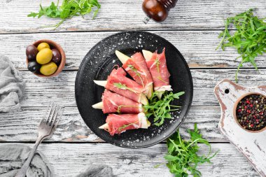 Armut ve arugula ile Prosciutto. Soğuk atıştırmalıklar. Üst te. Metniniz için boş alan.