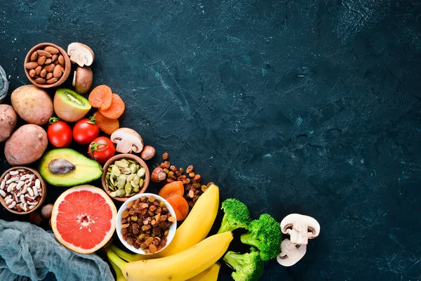 Maten Innehåller Naturligt Kalium Potatis Champinjoner Banan Tomater Nötter Bönor — Stockfoto