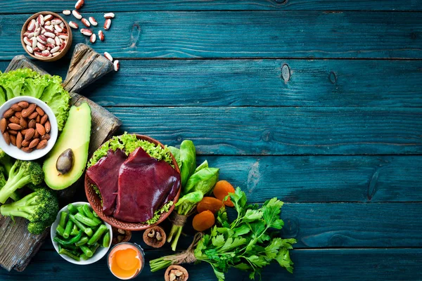Alimentos Que Contienen Hierro Natural Hígado Aguacate Brócoli Espinacas Perejil —  Fotos de Stock