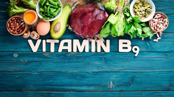 Doğal Vitamini Içeren Gıdalar Karaciğer Avokado Brokoli Ispanak Maydanoz Fasulye — Stok fotoğraf