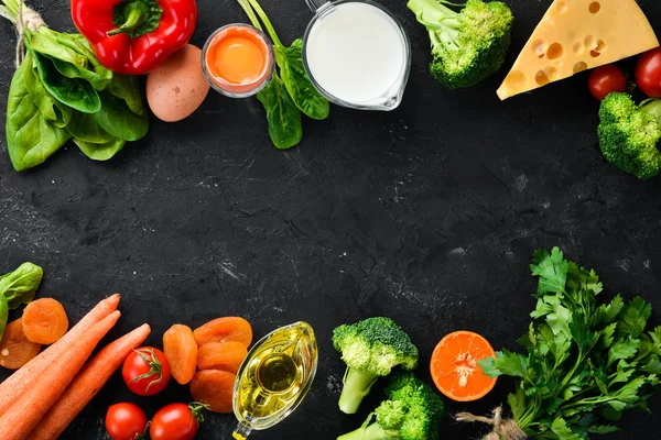 Zdravé Potraviny Ovoce Zelenina Brokolice Mrkev Mléko Sýr Špenát Sušené — Stock fotografie