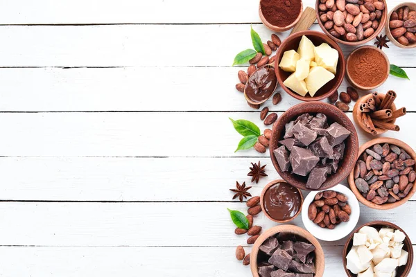 Frijoles Cacao Chocolate Manteca Cacao Cacao Polvo Sobre Fondo Madera —  Fotos de Stock