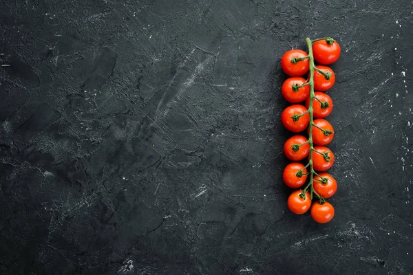 Świeże Pomidory Wiśniowe Gałązką Warzywa Widok Góry Wolne Miejsce Tekst — Zdjęcie stockowe