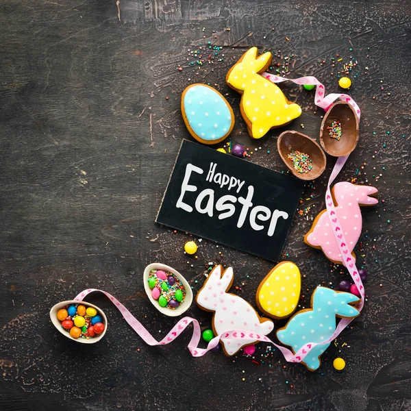 Greeting Easter Background Easter Gingerbread Cookies Decorative Colored Eggs Brown — Stock Photo, Image