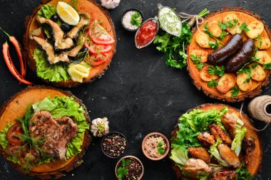 Barbekü. Biftek, balık, tavuk kanadı. Üst te. Metniniz için boş alan.