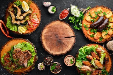 Barbekü. Biftek, balık, tavuk kanadı. Üst te. Metniniz için boş alan.