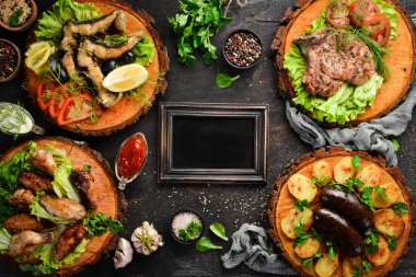 Barbekü. Biftek, balık, tavuk kanadı. Üst te. Metniniz için boş alan.