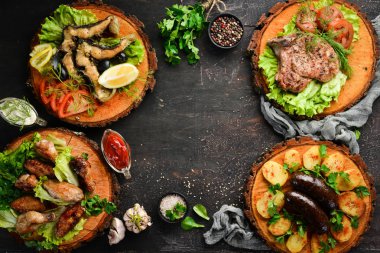 Barbekü. Biftek, balık, tavuk kanadı. Üst te. Metniniz için boş alan.