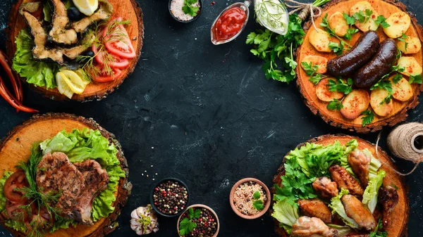 Barbekü. Biftek, balık, tavuk kanadı. Üst te. Metniniz için boş alan.