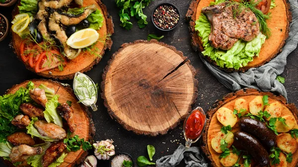 Barbekü. Biftek, balık, tavuk kanadı. Üst te. Metniniz için boş alan.