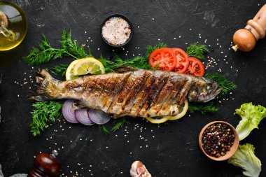 Sebzeli Fırında Alabalık. Üst te. Metniniz için boş alan. Rustik stil.