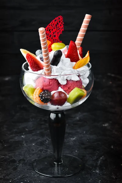 Finom Fagylalt Gyümölccsel Felülnézet — Stock Fotó