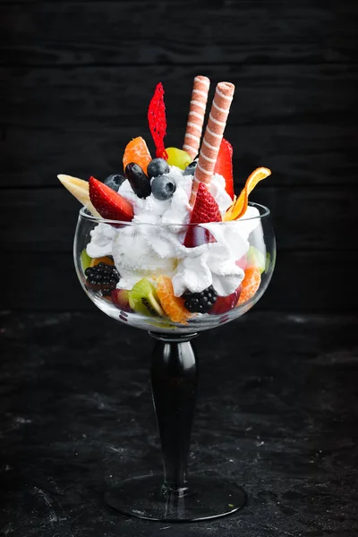 Finom Fagylalt Gyümölccsel Felülnézet — Stock Fotó