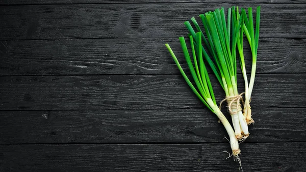 Verse Groene Een Houten Achtergrond Bovenaanzicht Vrije Ruimte Voor Tekst — Stockfoto