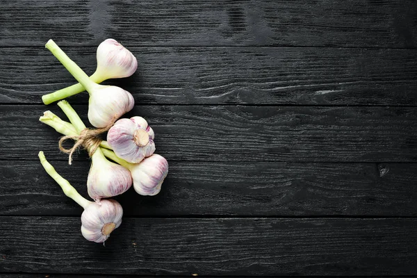 Frischer Knoblauch Auf Einem Hölzernen Hintergrund Ansicht Von Oben Freiraum — Stockfoto