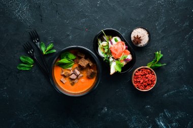 restoran çanak teslimat. Fitness yemeğini kaldır. Kutularda kilo kaybı beslenme. Üst te. Metniniz için boş alan.