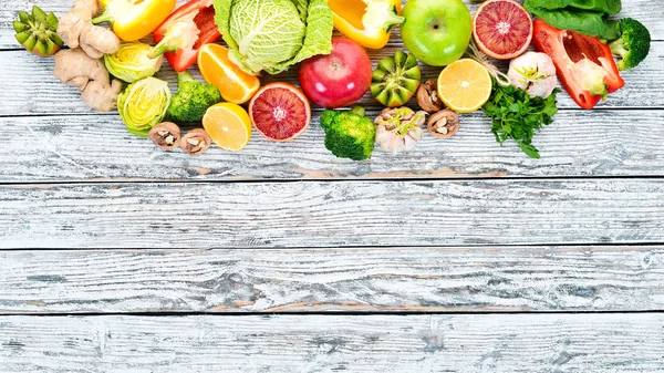 Comida Vegetariana Saludable Naranja Limón Manzana Rosa Ajo Brócoli Manzana —  Fotos de Stock