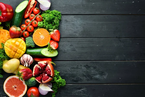 Fruits Légumes Baies Frais Sur Fond Noir Bannière Vue Dessus — Photo