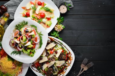 Sebze salataları geniş bir seçim. Üst te. ücretsiz kopyalama alanı.