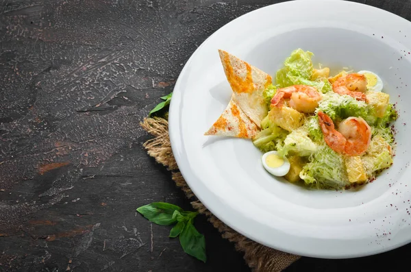 Ensalada César Vegetal Con Camarones Plato Vista Superior Espacio Libre — Foto de Stock