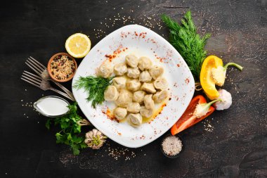 Etli ravioli. Köfte Üst görünüm. Metniniz için boş alan. Rustik stil.