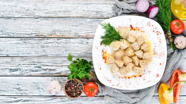 Etli ravioli. Köfte Üst görünüm. Metniniz için boş alan. Rustik stil.