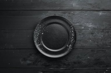 Siyah bir arka planda siyah plaka. Üst Manzara. Boş kopyalama alanı.