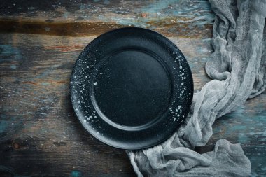 Siyah bir arka planda siyah plaka. Üst Manzara. Boş kopyalama alanı.