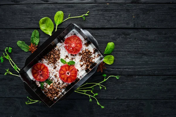 Müsli Mit Orange Joghurt Und Kokosnuss Essen Mit Lieferung Ansicht — Stockfoto