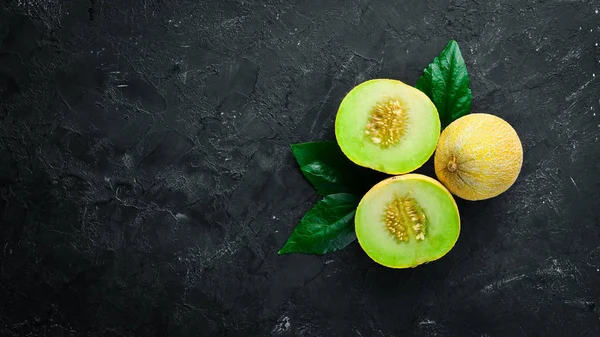 Frische Melone Auf Schwarzem Hintergrund Ansicht Von Oben Freiraum Für — Stockfoto