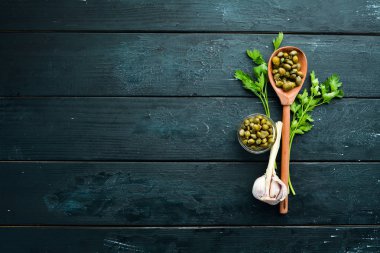 Kapaers Bir kase içinde kapari Marine. Üst te. metniniz için boş alan.