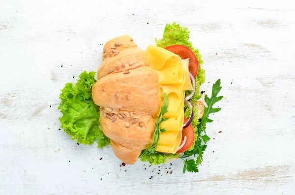 Breakfast Croissant Sandwich Cheese Tomatoes Onions Top View Free Space — Stock Photo, Image