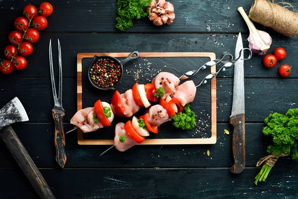 Kebab Shish Pollo Crudo Con Verdure Spezie Vista Dall Alto — Foto Stock