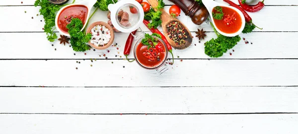 Sauce Aus Frischen Tomaten Und Chilischoten Tomaten Chilischoten Gewürze Und — Stockfoto