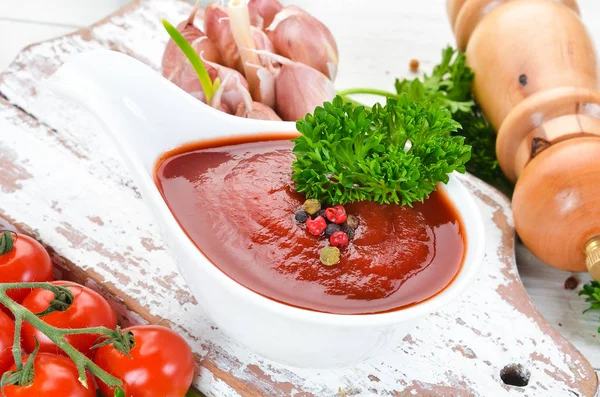 Molho Ketchup Tomates Especiarias Ervas Vista Superior Espaço Livre Para — Fotografia de Stock