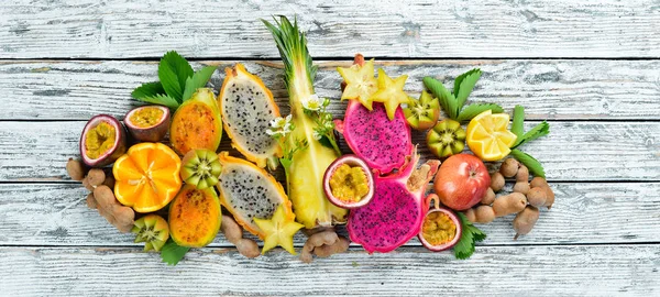 Tropisch Fruit Maracuya Ananas Drakenvrucht Kiwi Cactus Een Witte Achtergrond — Stockfoto