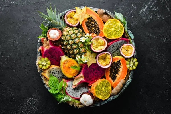 Tropické Ovoce Papaya Mangosteen Kaktusové Ovoce Pytahaya Ananas Černém Pozadí — Stock fotografie