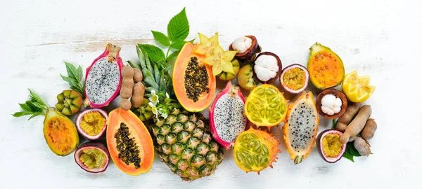 Tropikalne Owoce Białym Tle Papaya Mangostan Kaktusowe Owoce Pytahaya Ananas — Zdjęcie stockowe