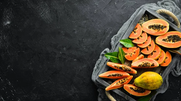 Papaya Papaya Scheiben Geschnitten Auf Einem Holzbrett Tropische Früchte Ansicht — Stockfoto