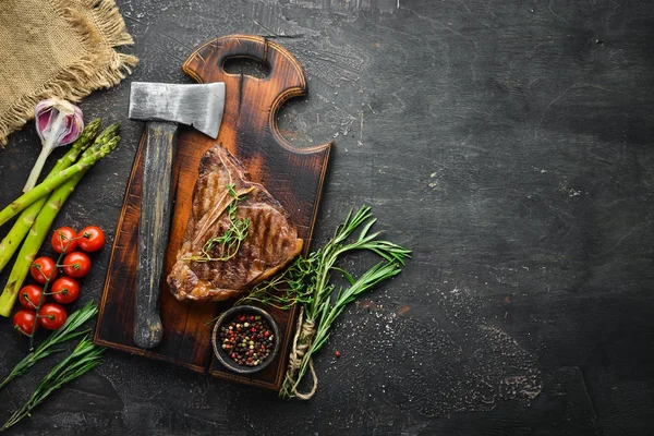 Grilled Bone Steak Old Table Top View Free Space Text — Stock Photo, Image
