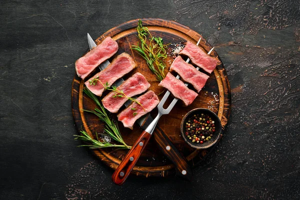 Šťavnatý Steak Noži Pohled Shora Volné Místo Pro Text — Stock fotografie