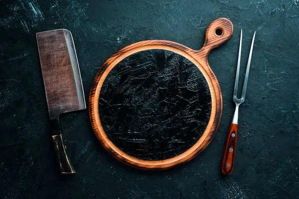 Viejo Cuchillo Cocina Tablas Madera Sobre Fondo Negro Vista Superior — Foto de Stock