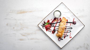 Dondurmalı Elma Strudel. Üst te. Metniniz için boş alan.