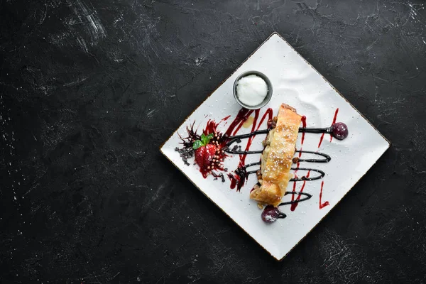 Manzana Strudel Con Helado Vista Superior Espacio Libre Para Texto — Foto de Stock