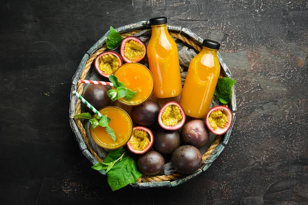 Passion Gyümölcsök Juice Gyümölcsök Fából Készült Háttér Trópusi Gyümölcsök — Stock Fotó