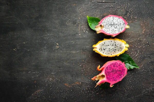 Vers Draken Fruit Een Zwarte Achtergrond Tropisch Fruit Bovenaanzicht Vrije — Stockfoto