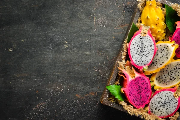 Dragon Fruit Wooden Box Питахая Тропические Фрукты Вид Сверху Свободное — стоковое фото